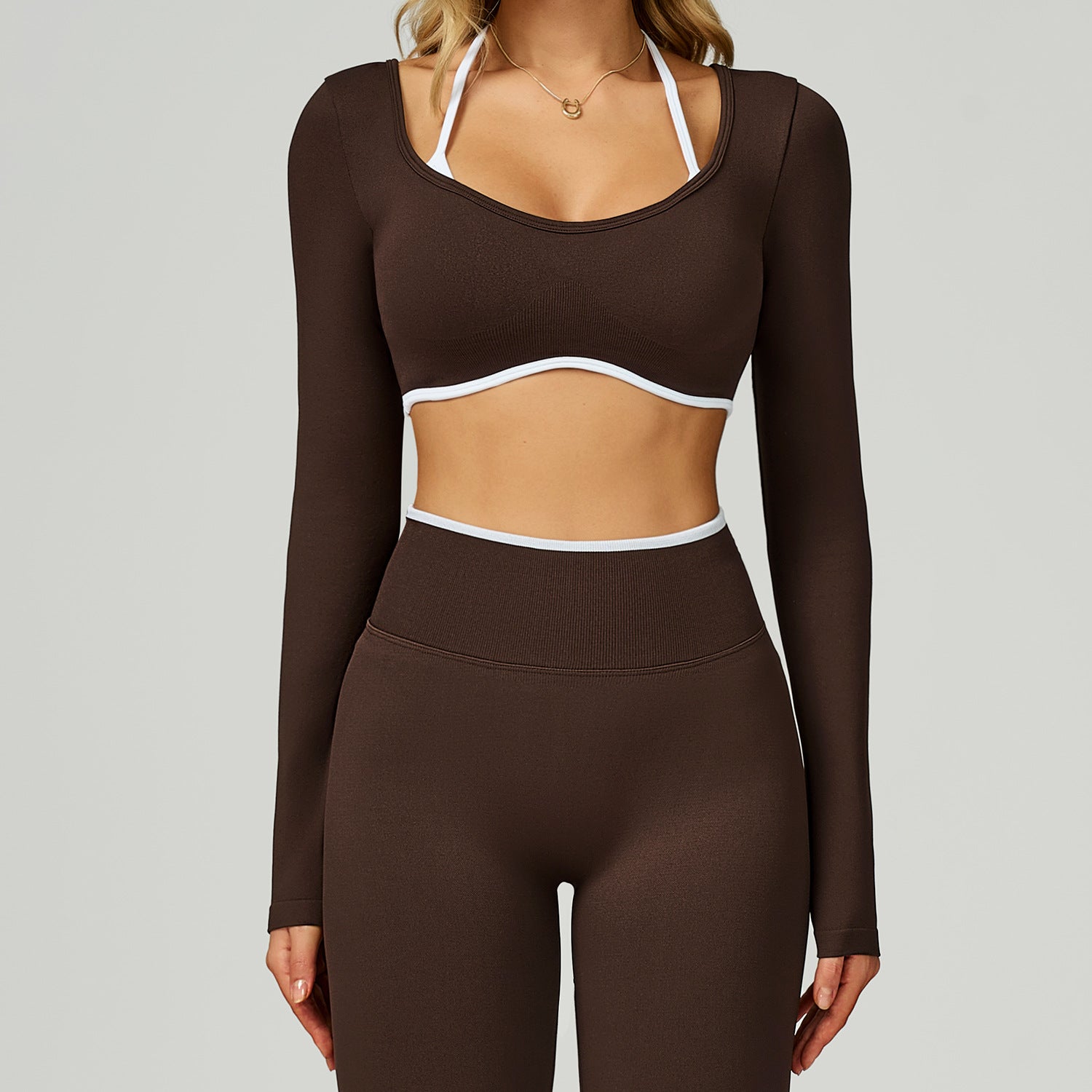 Contrasting-color yoga and fitness apparel
